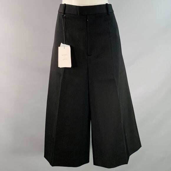 BOTTEGA VENETA Size M Black Wool Flat Front Wide Leg Shorts - Picture 1 of 6